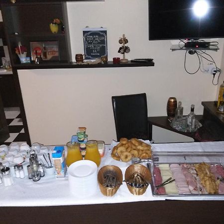 Pensiunea Royal Garden Hotel Sîmbăta de Sus Kültér fotó