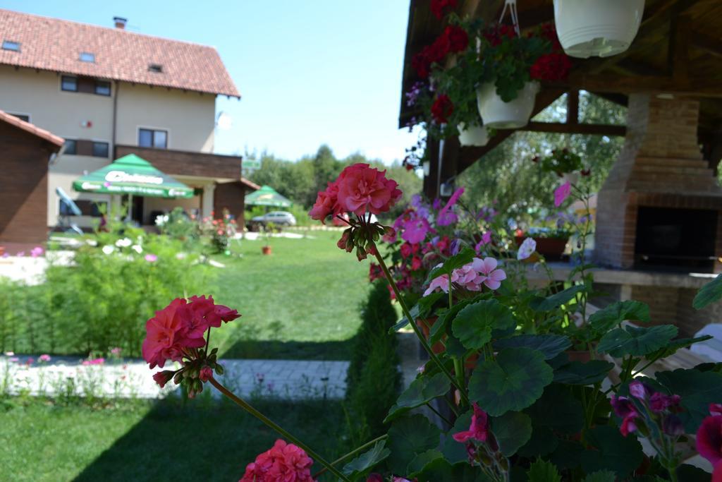 Pensiunea Royal Garden Hotel Sîmbăta de Sus Kültér fotó