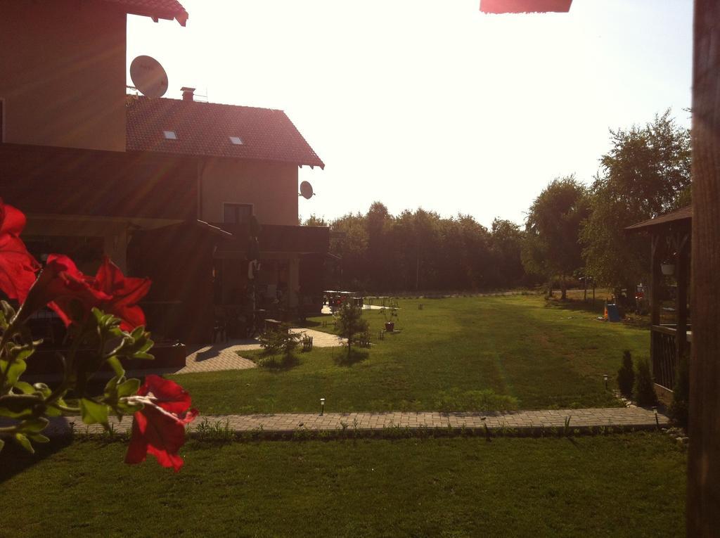 Pensiunea Royal Garden Hotel Sîmbăta de Sus Kültér fotó