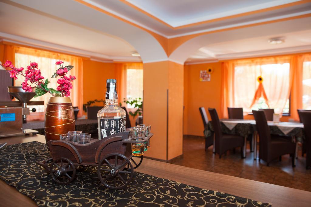 Pensiunea Royal Garden Hotel Sîmbăta de Sus Kültér fotó