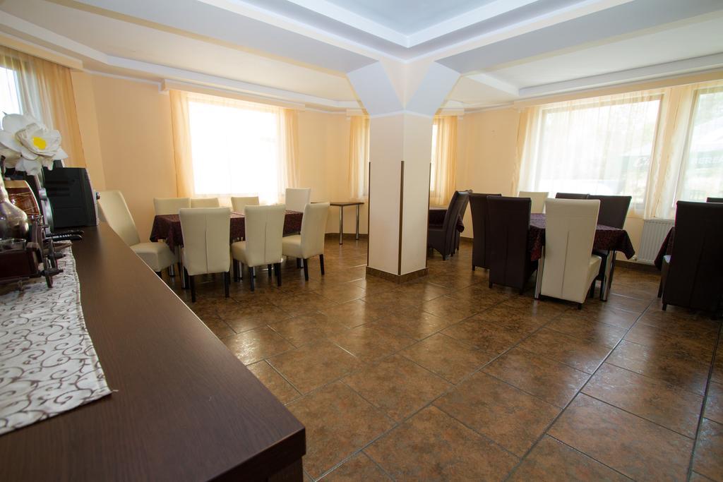 Pensiunea Royal Garden Hotel Sîmbăta de Sus Kültér fotó