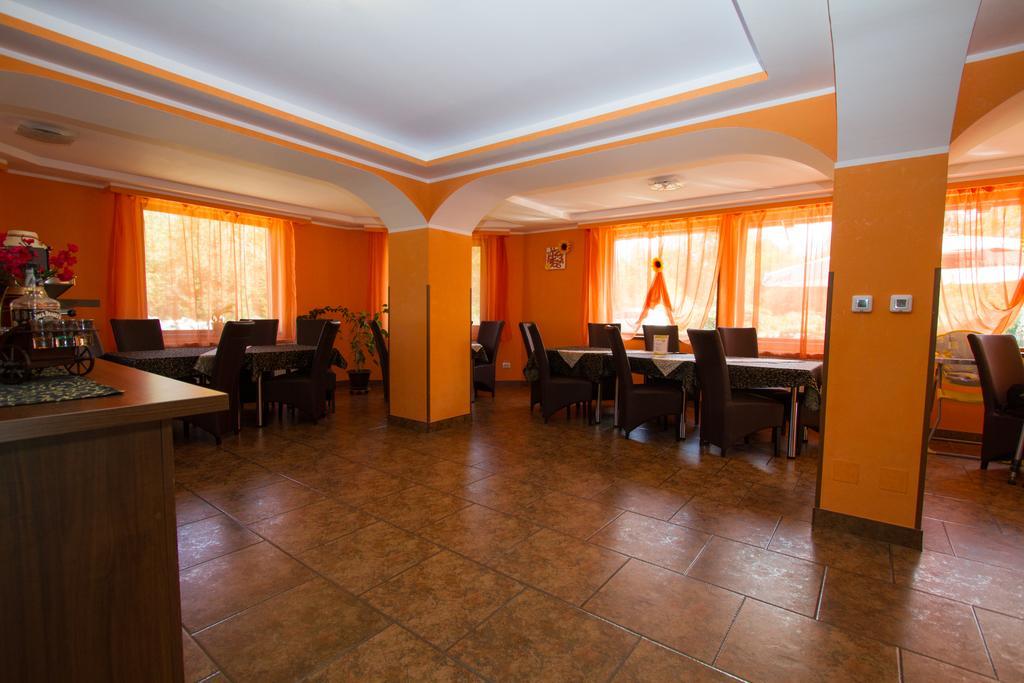 Pensiunea Royal Garden Hotel Sîmbăta de Sus Kültér fotó