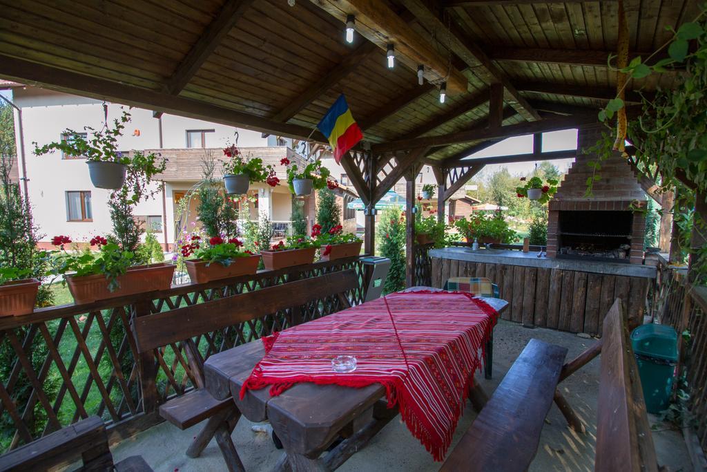Pensiunea Royal Garden Hotel Sîmbăta de Sus Kültér fotó