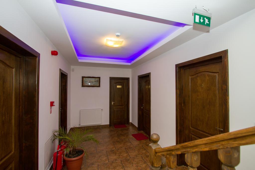 Pensiunea Royal Garden Hotel Sîmbăta de Sus Kültér fotó