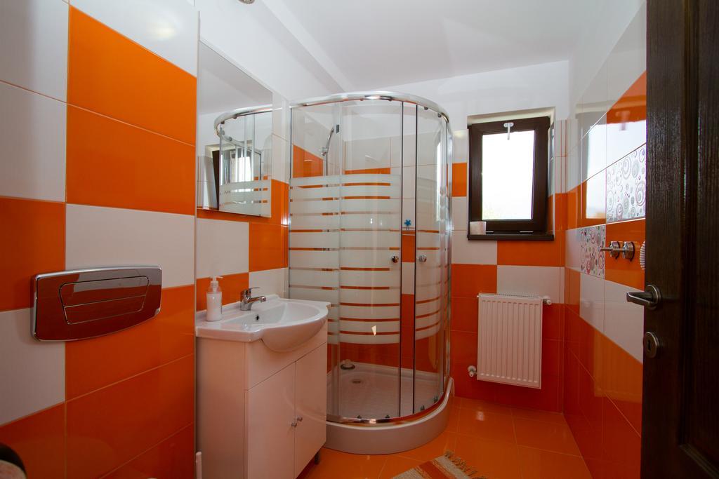 Pensiunea Royal Garden Hotel Sîmbăta de Sus Kültér fotó