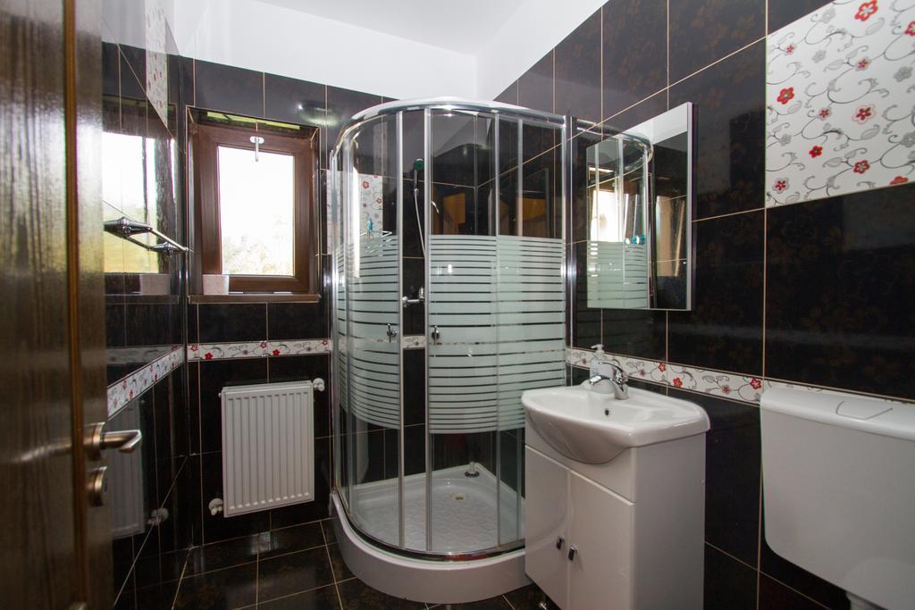 Pensiunea Royal Garden Hotel Sîmbăta de Sus Kültér fotó