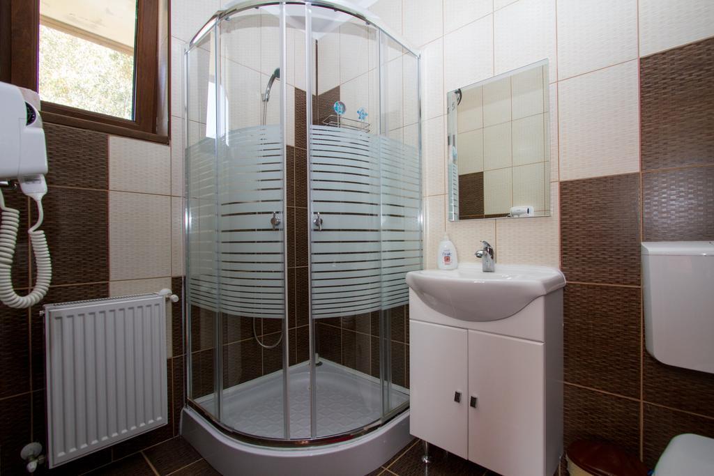 Pensiunea Royal Garden Hotel Sîmbăta de Sus Kültér fotó