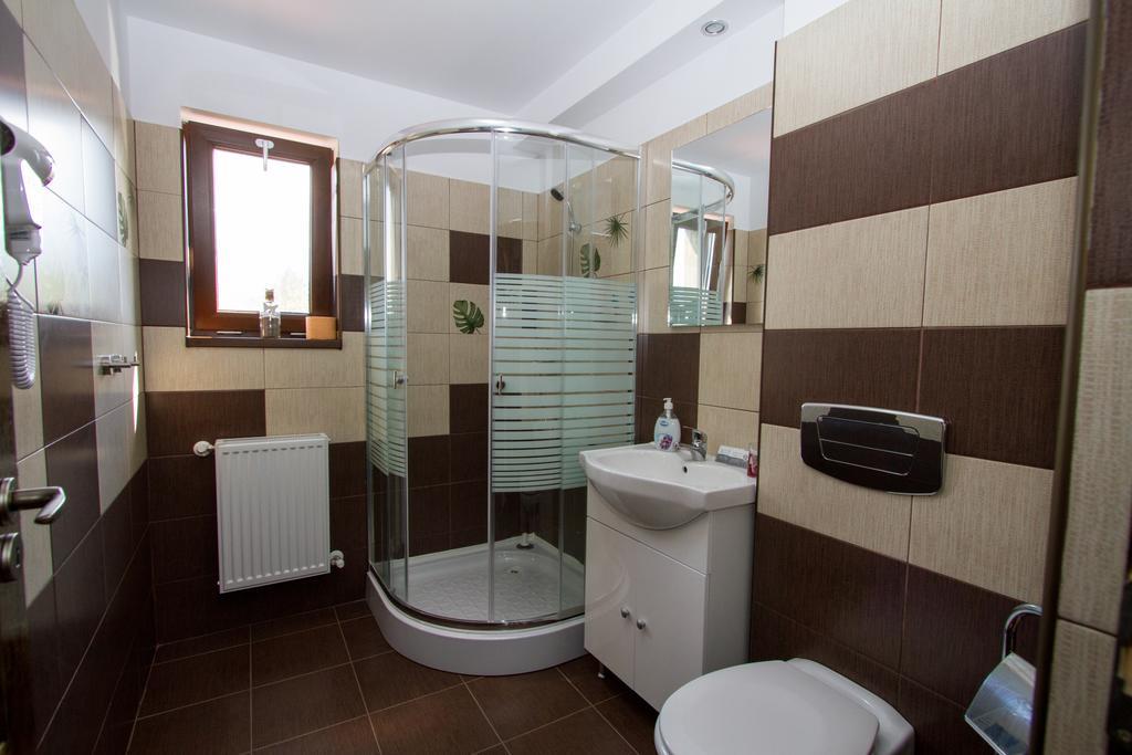 Pensiunea Royal Garden Hotel Sîmbăta de Sus Kültér fotó