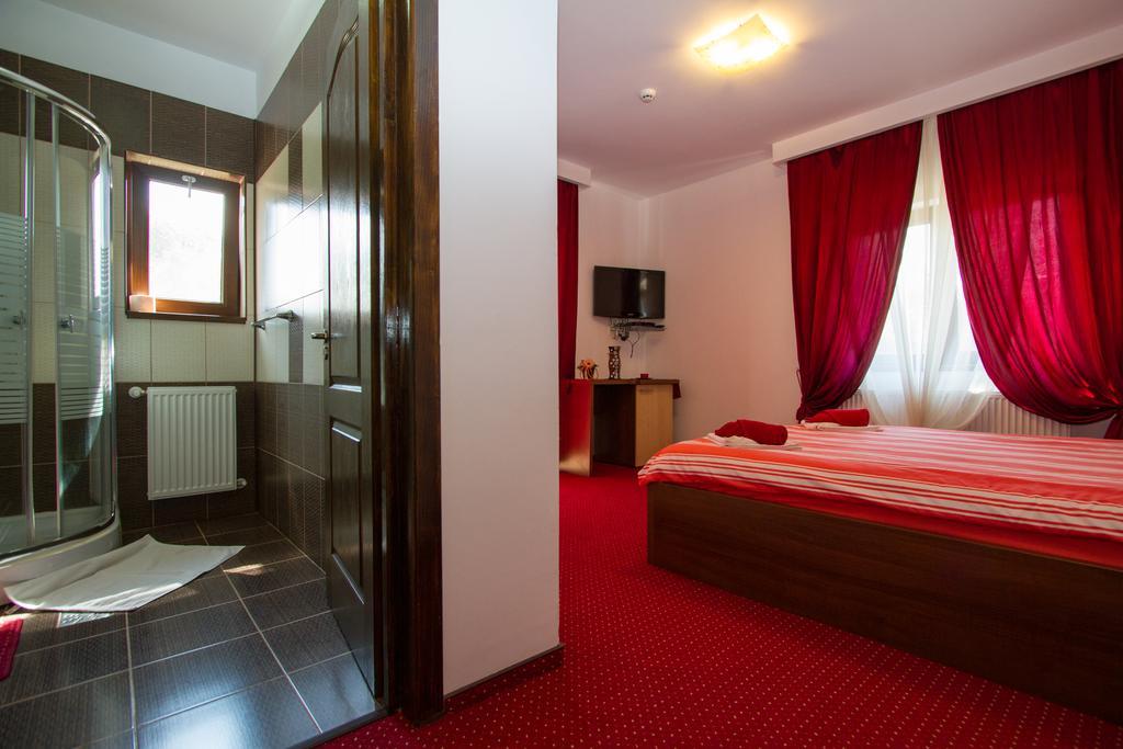 Pensiunea Royal Garden Hotel Sîmbăta de Sus Kültér fotó
